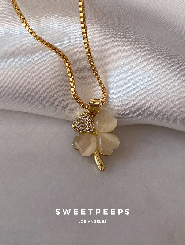 classic wedding set with diamonds Cream Clover Necklace