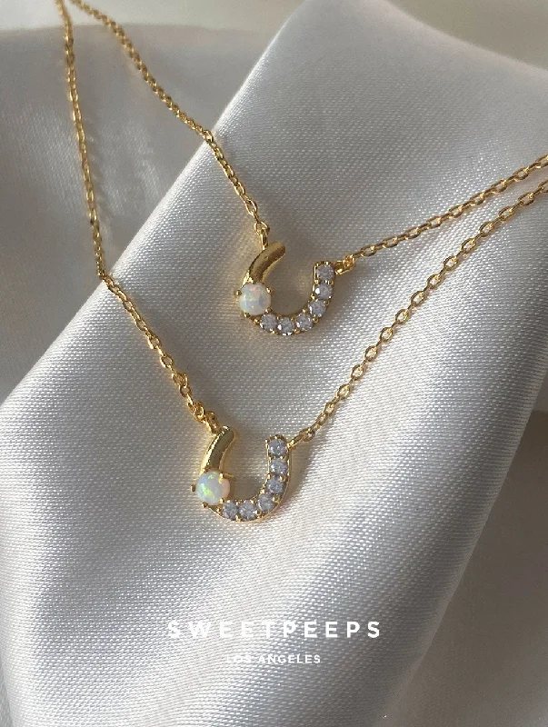 simple turquoise stud earrings Horseshoe Opal Necklace (Opal)