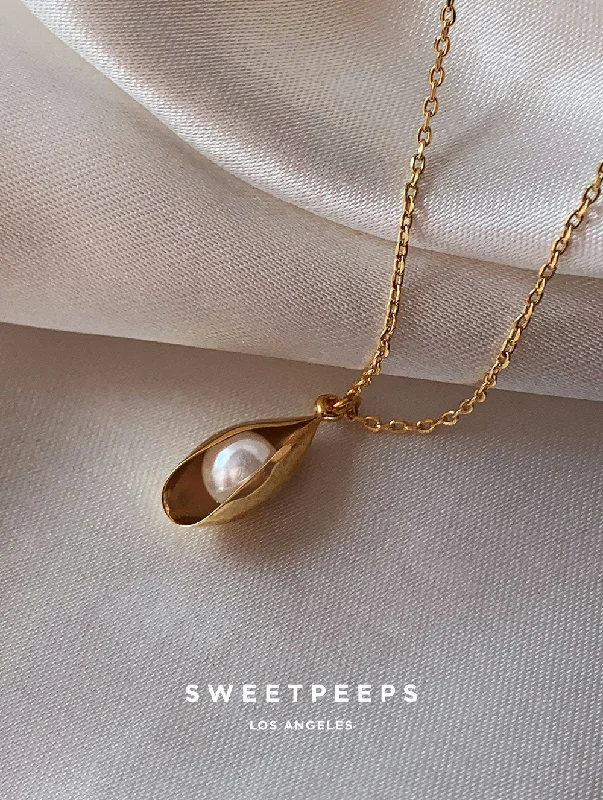 sterling silver angel wing pendant Pearl In Clam Necklace