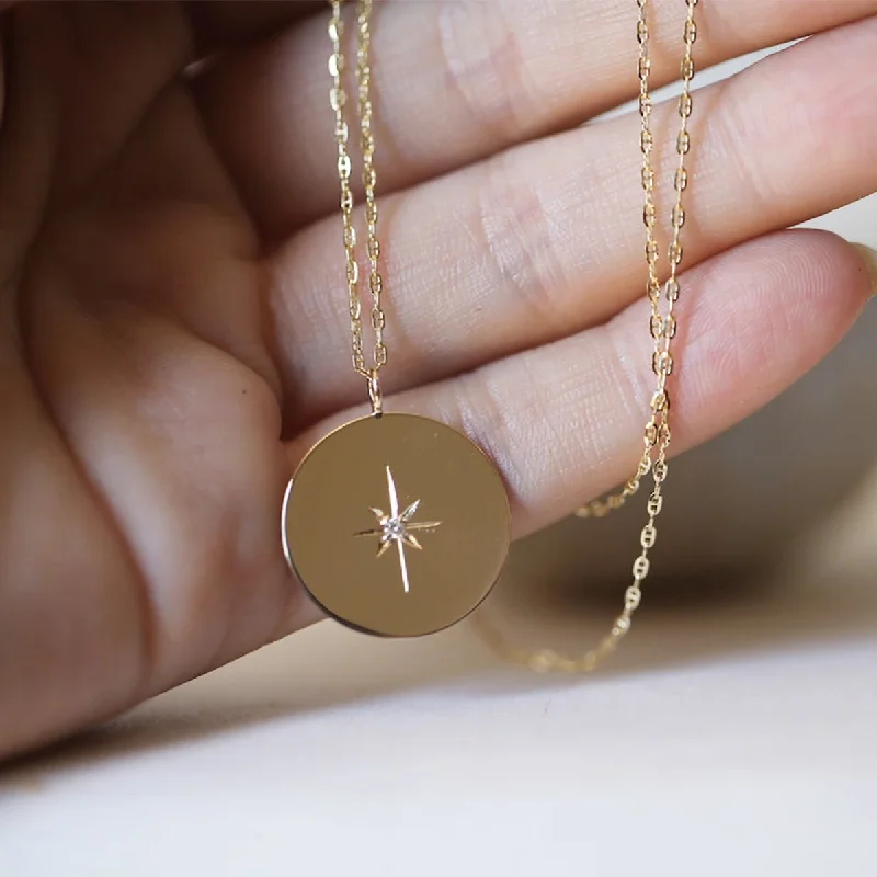 vintage-style floral brooch Super Luna Necklace